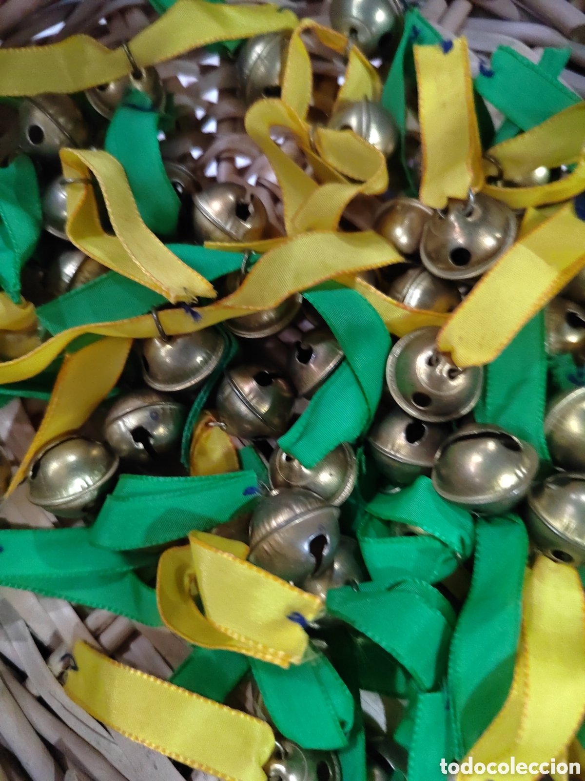 Antig&uuml;edades: 90 cascabeles de metal laton - Foto 4
