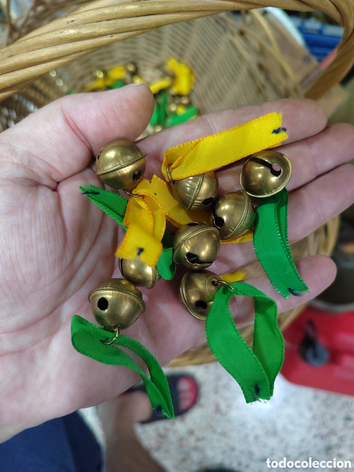 Antig&uuml;edades: 90 cascabeles de metal laton - Foto 7