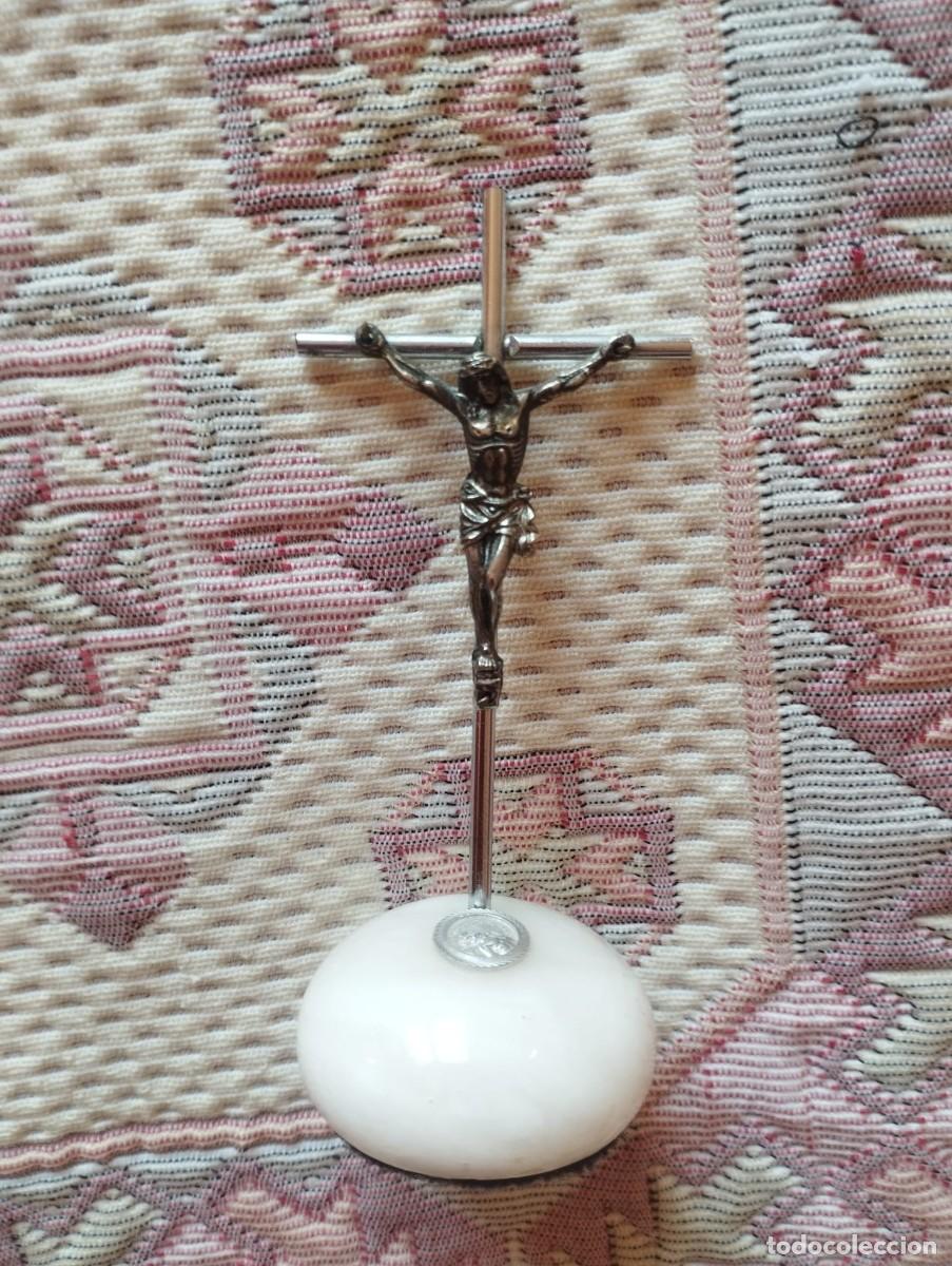 Antig&uuml;edades: Antiguo Crucifijo de Sobremesa con Base de Alabastro Blanco - Vintage
