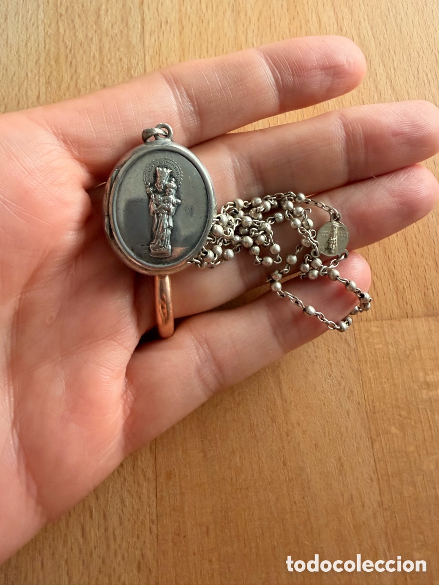 Antig&uuml;edades: Rodario guardapelo plata Virgen del Carmen