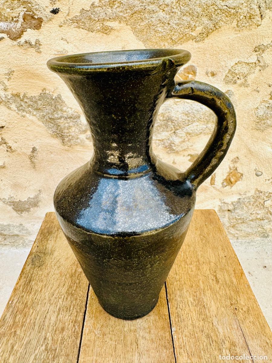 Antig&uuml;edades: Jarra antigua de cer&aacute;mica catalana vidriada verde &middot; ca. 1930-1960
