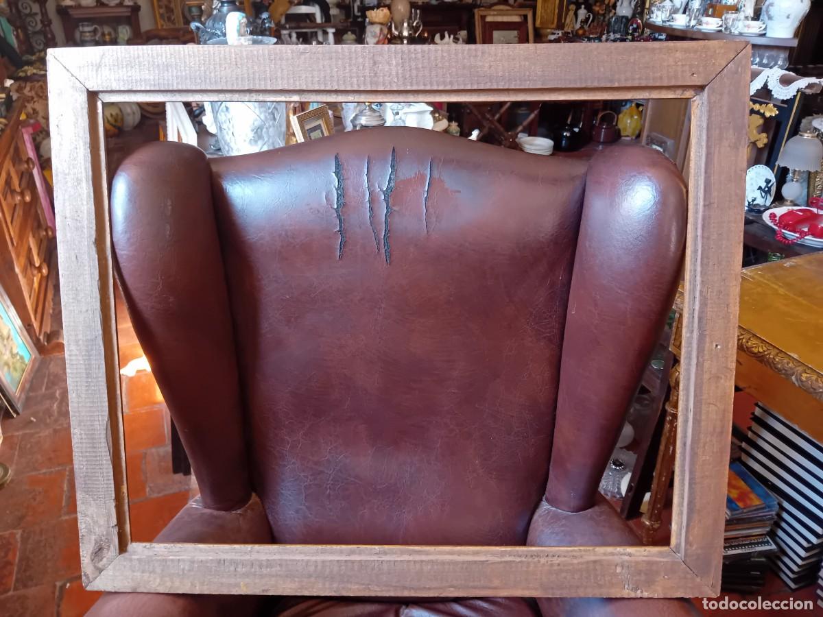 Antig&uuml;edades: Marco dorado con relieve en los &aacute;ngulos d&eacute;cada de los 50/60 - Foto 4
