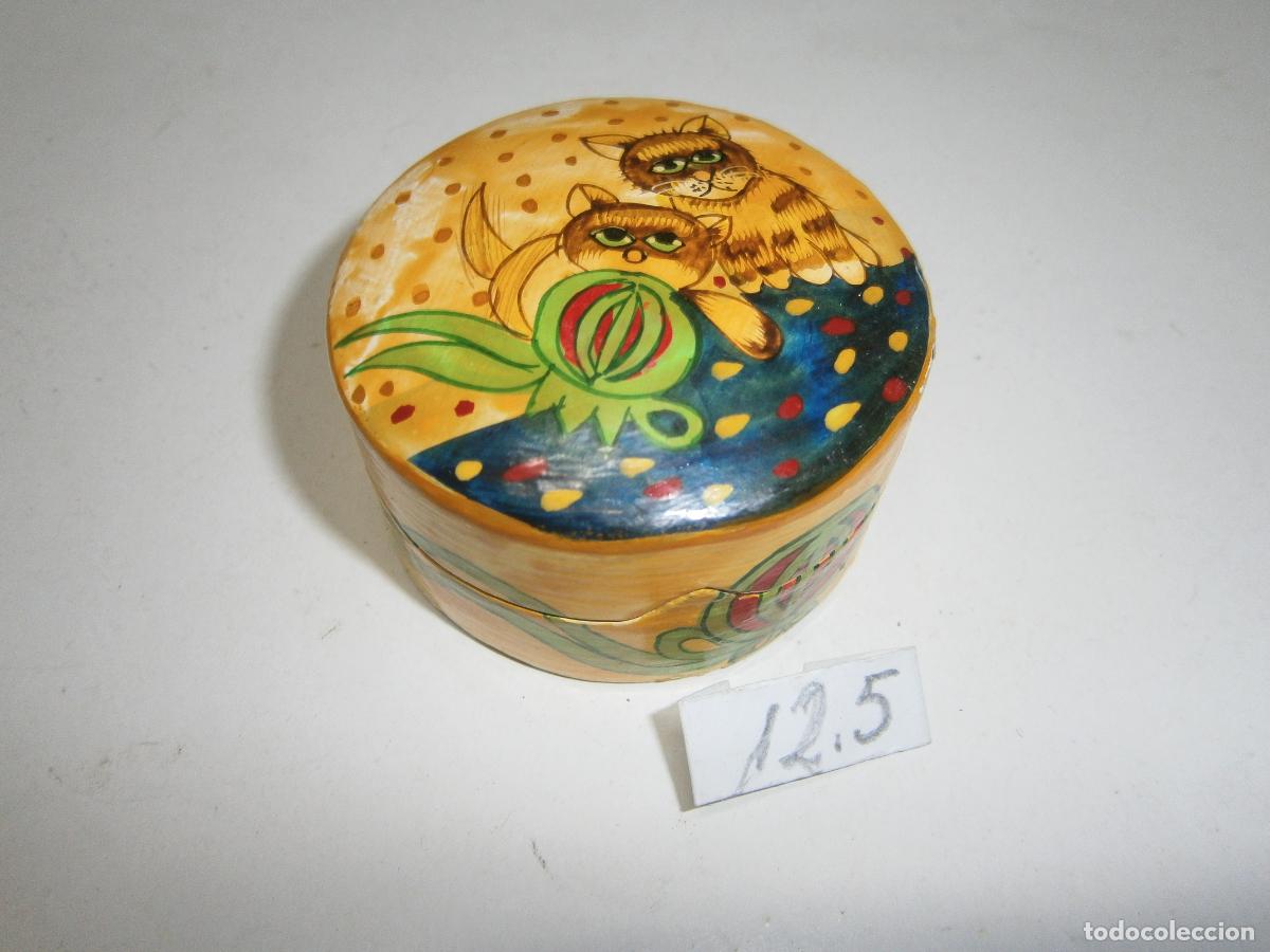Antig&uuml;edades: ANTIGUA CAJA ARTESANAL PINTADA A MANO DE ALEGORIA DE GATITOS NUEVA SIN USAR