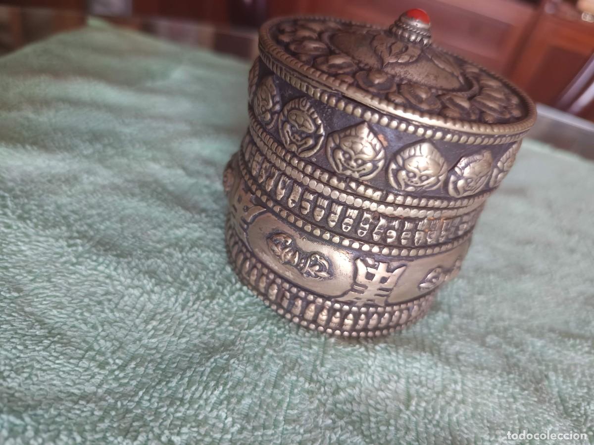 Antig&uuml;edades: Recipiente o cuenco ritual tibetano de metal grabado