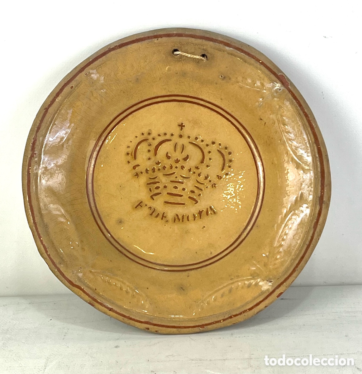 Antig&uuml;edades: IMPORTANTE PLATO DE CER&Aacute;MICA DE MATARO, CON ESCUDO REAL - SIGLO XIX - 29 X 29 CM