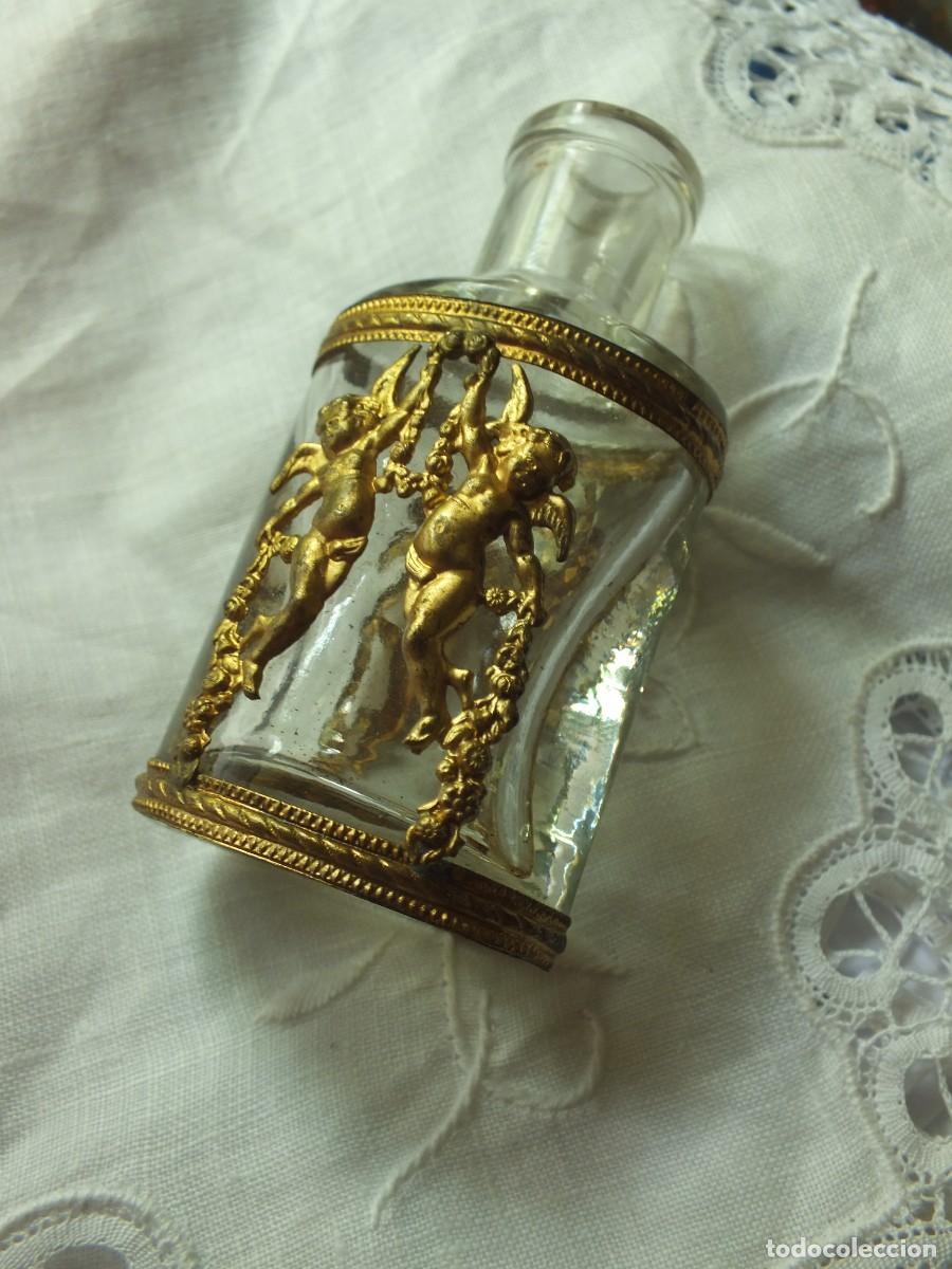 Antig&uuml;edades: Perfumero esenciero antiguo de cristal con fina decoraci&oacute;n frasco perfume