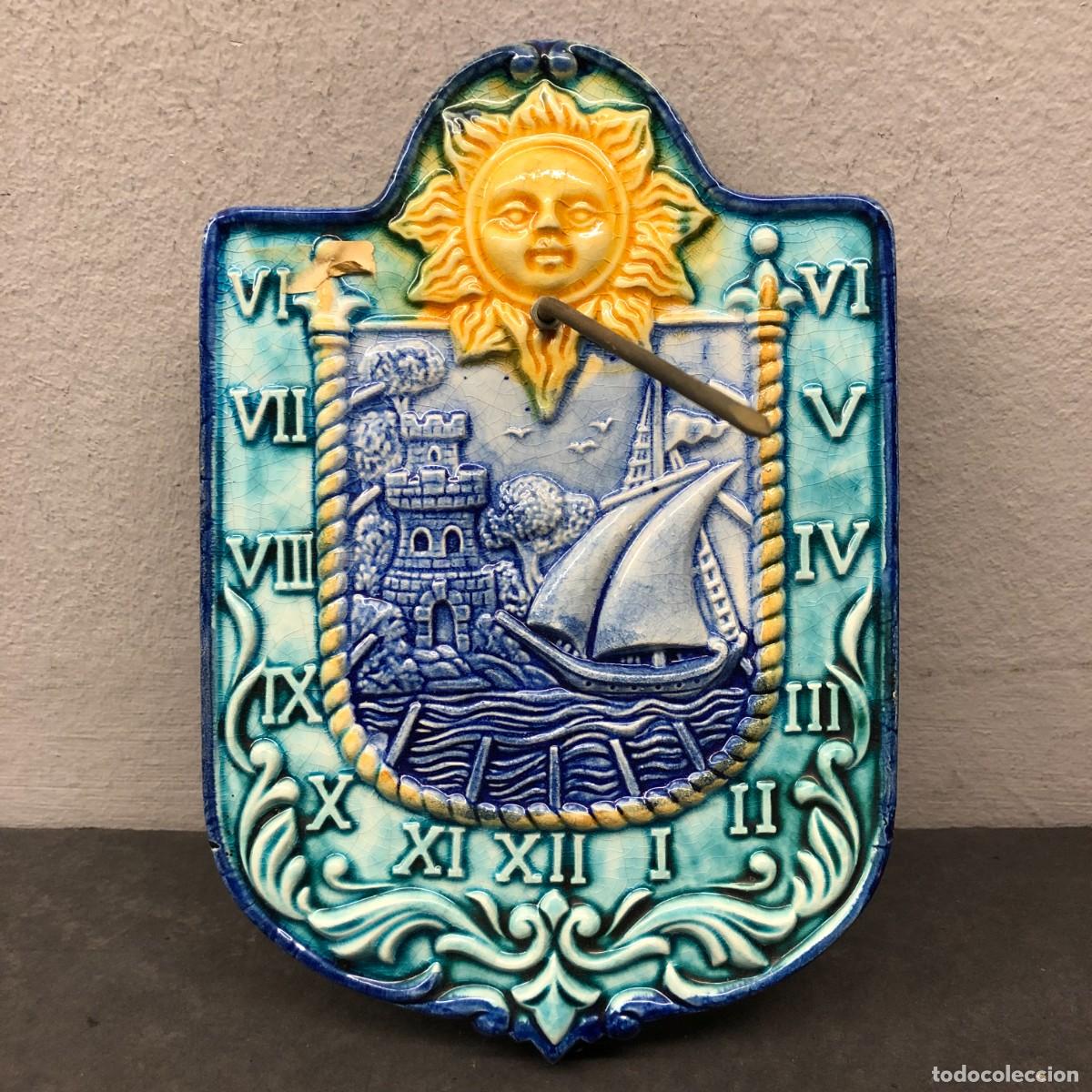 Antig&uuml;edades: PRECIOSO RELOJ SOLAR EN CERAMICA COLOREADA A MANO - CERAMICAS BOIX - 22,5 X 15 CM / 427