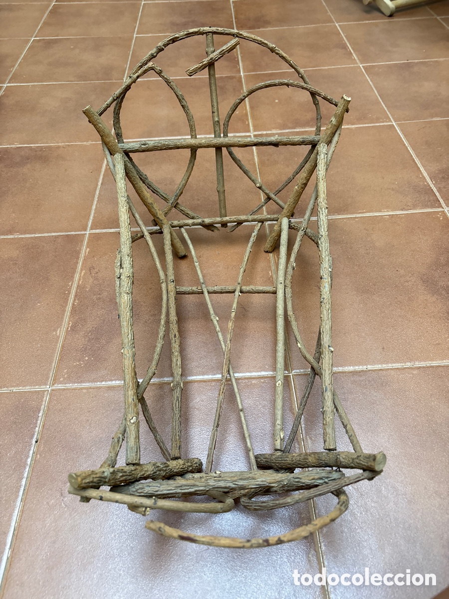 Antig&uuml;edades: Cuna devocional para Ni&ntilde;o Jes&uacute;s &bull; Madera artesanal popular &bull; Uso belenista &bull; ASM