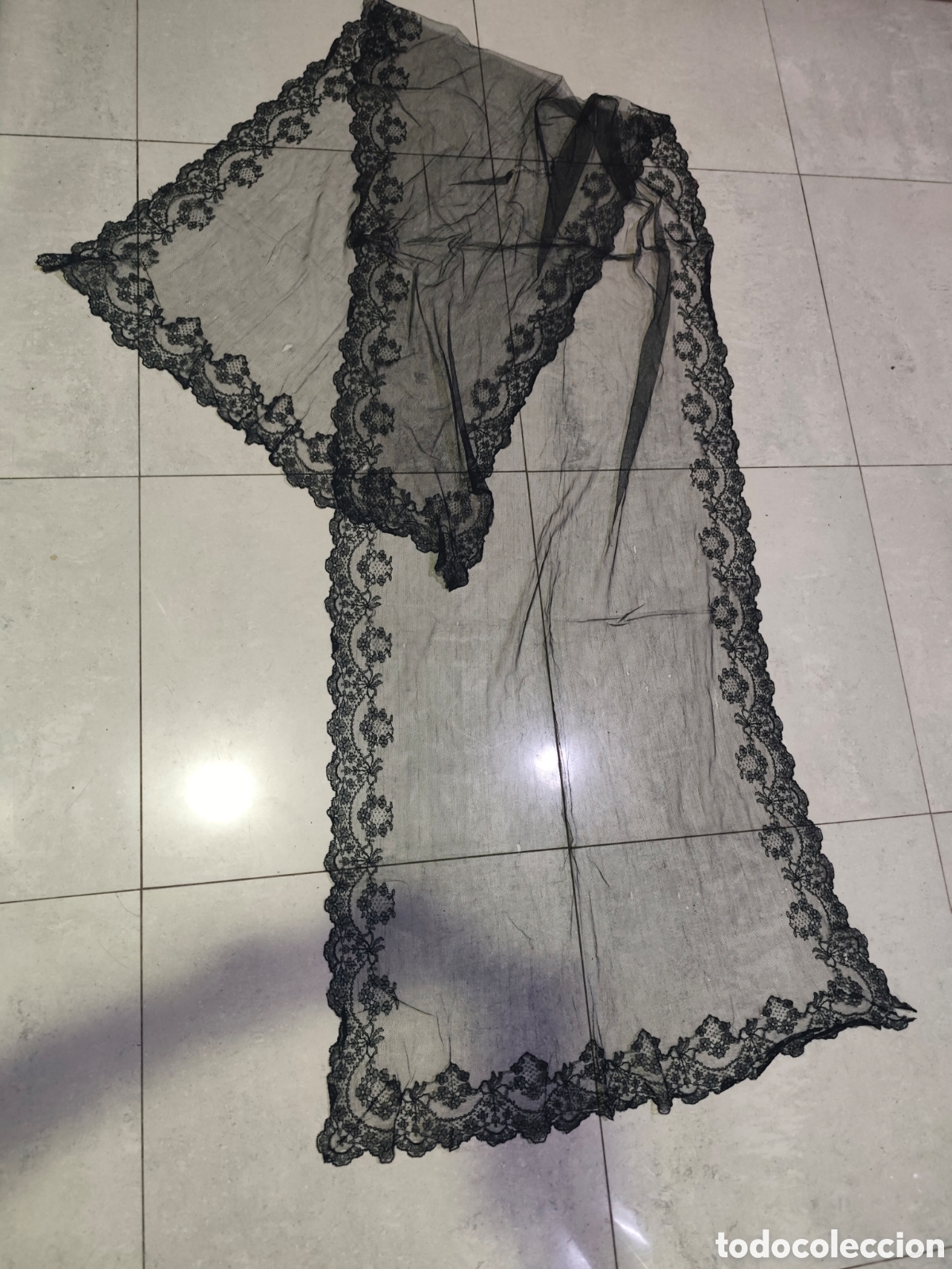 Antig&uuml;edades: Mantilla velo de tul y encaje. Unos 2m x 60 cm