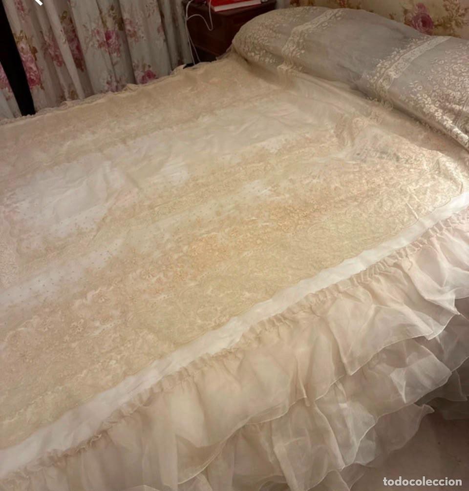 Antig&uuml;edades: Colcha de cama de tul voil&eacute; fino