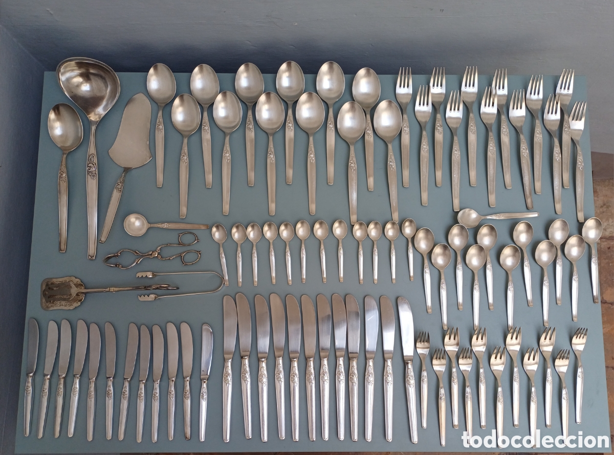 Antig&uuml;edades: Cuberter&iacute;a 12 servicios Dalia ba&ntilde;ada en plata