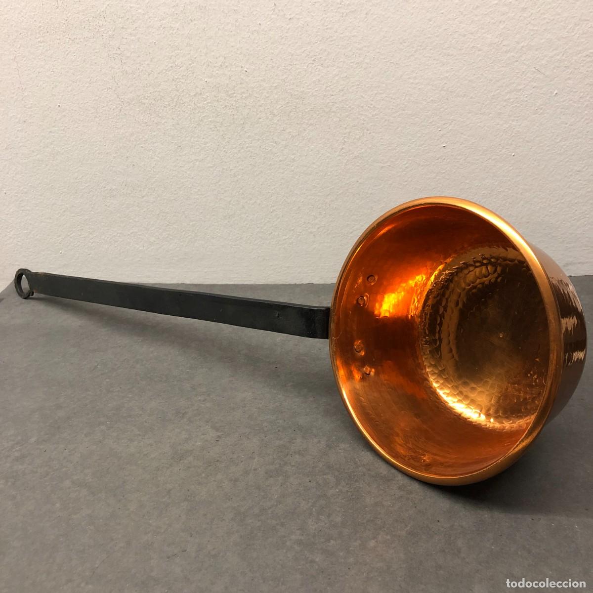 Antig&uuml;edades: ANTIGUO CAZO O SART&Eacute;N HONDA - DE COBRE MARTILLADO - COCINA TRADICIONAL - 67,5 X 19,5 CM / 440