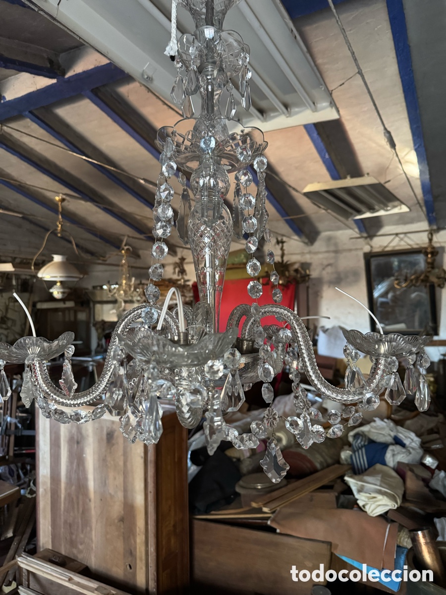 Antig&uuml;edades: L&aacute;mpara de cristal de cinco brazos
