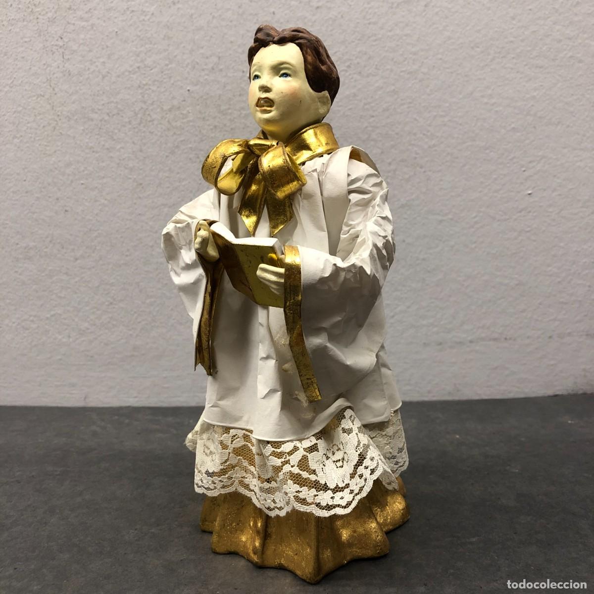 Antig&uuml;edades: FIGURA ARTESANIA RELIGIOSA - NI&Ntilde;O CANTOR O MONAGUILLO - DE PAPEL MACH&Eacute; O SIMILAR - 24 X 10 CM / 444