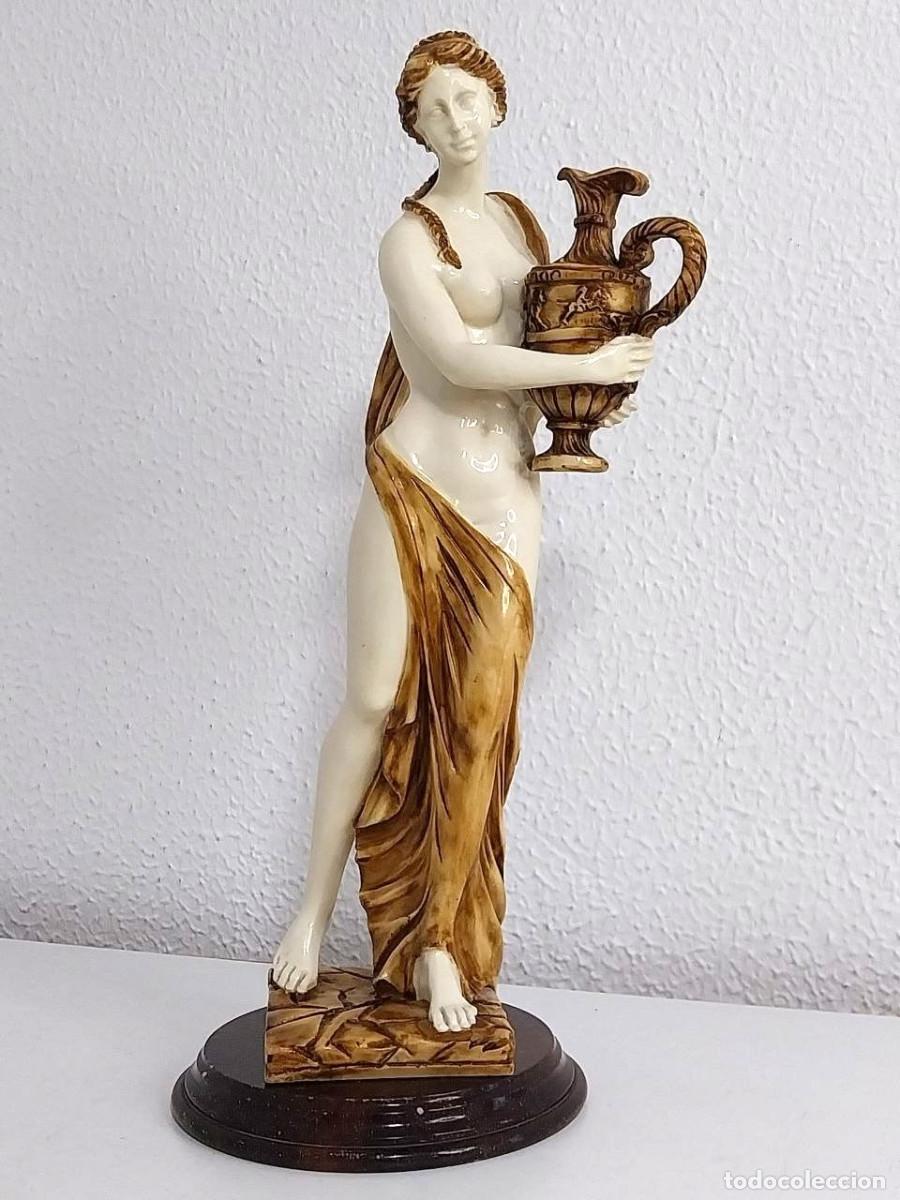 Antig&uuml;edades: Figura Diosa Hebe con &aacute;nfora &ndash; Campos Orrico, Caravaca de la Cruz