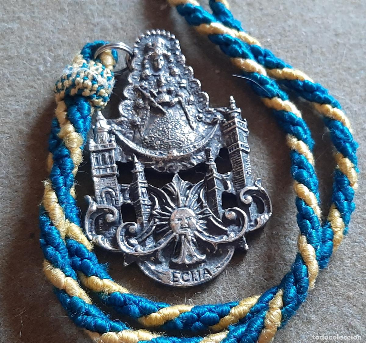 Antig&uuml;edades: MEDALLA CON CORDON DE LA HERMANDAD DEL ROCIO DE ECIJA - SEVILLA
