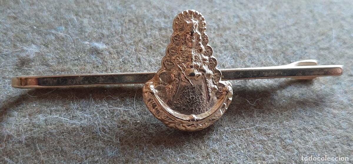 Antig&uuml;edades: PRECIOSO PISACORBATAS CON EL CONTORNO DE LA VIRGEN DEL ROCIO