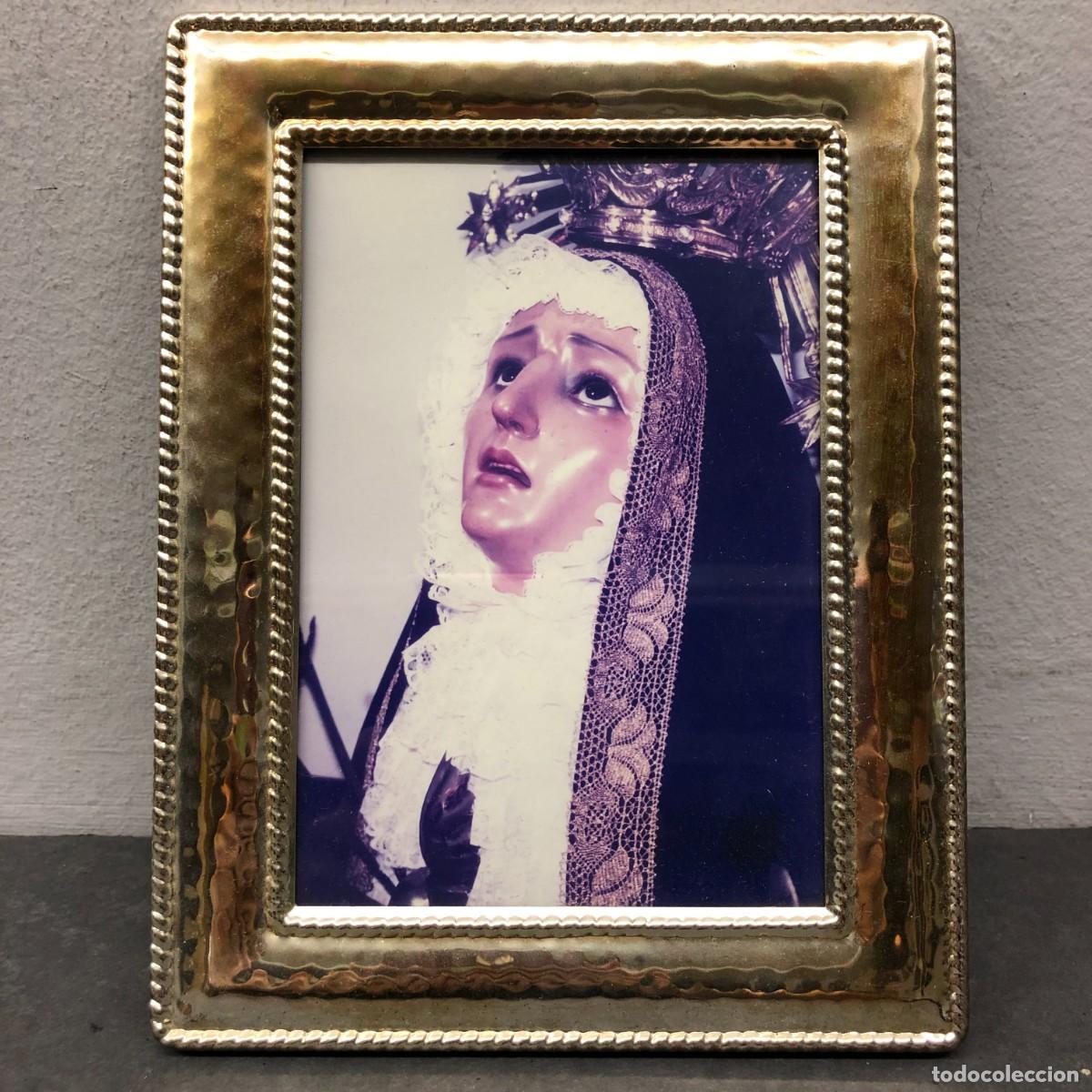 Antig&uuml;edades: ANTIGUO PORTARETRATOS CON IMAGEN DEVOCIONAL - LAT&Oacute;N O SIMILAR - VIRGEN DOLOROSA - 23 X 18 CM / 456