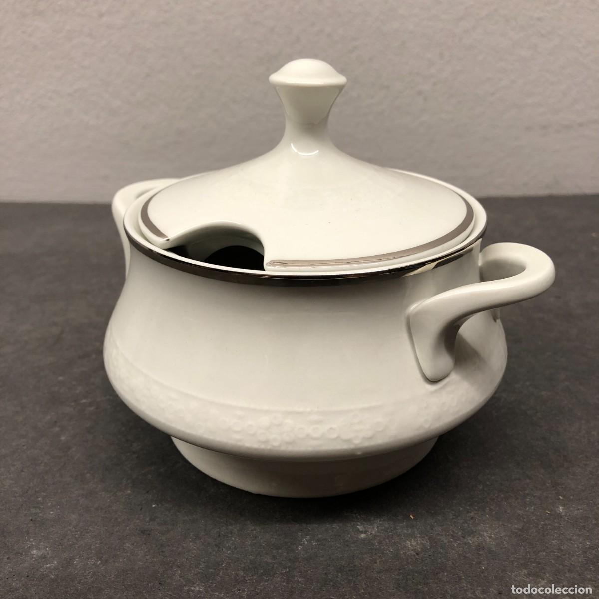 Antiguidades: PEQUE&Ntilde;A SOPERA DE ESTILO CL&Aacute;SICO - DE PORCELANA FINA DE BOHEMIA - 12,5 X 15 CM / 457