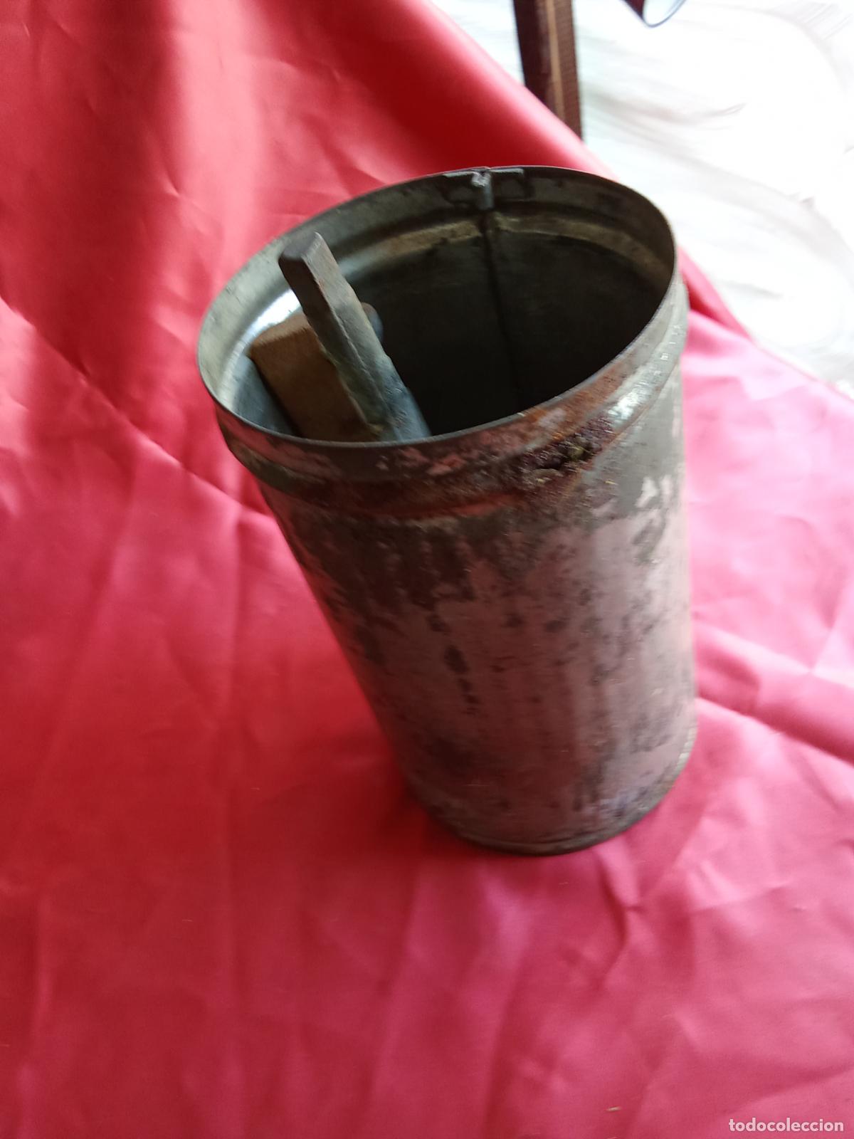 Antig&uuml;edades: Interior antigua heladera removedor y cubo. Caja R&uacute;stico