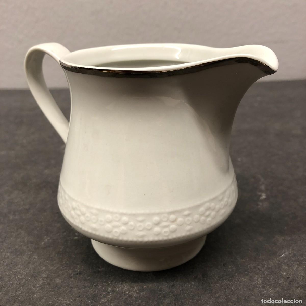 Antiguidades: JARRA DE LECHE O CREMERA - DE PORCELANA FINA DE BOHEMIA - ESTILO CLASICO - 9,5 X 13 CM / 461