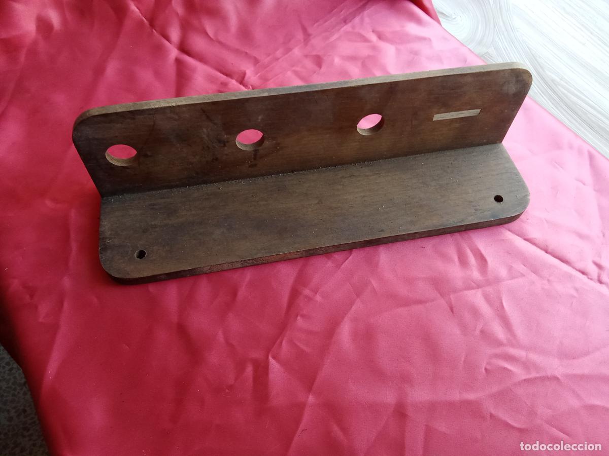 Antig&uuml;edades: Estanteria de madera para &uacute;tiles de cocina, cuchillo, cuchara... V.2