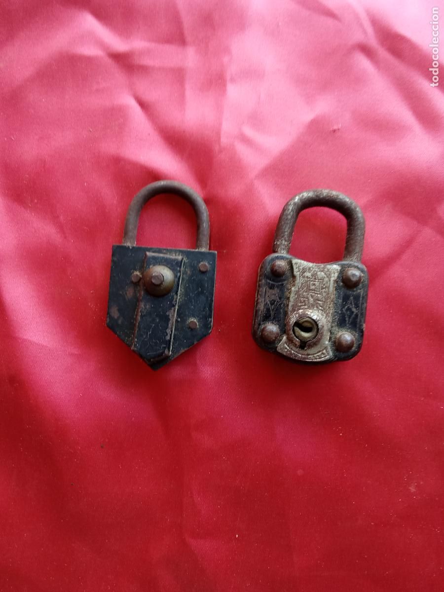 Antig&uuml;edades: Pareja de candados antiguos, cerrandos y sin llave. V.20