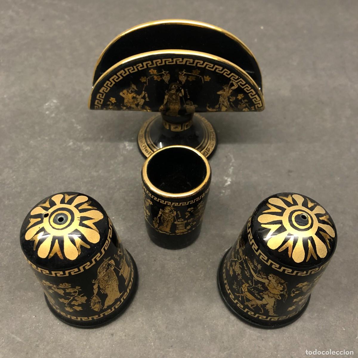 Antig&uuml;edades: JUEGO DE MESA DE ALI&Ntilde;O - SERVILLETERO, PALILLERO, SALERO Y PIMENTERO - ESTILO GRIEGO - ORO 24K / 470