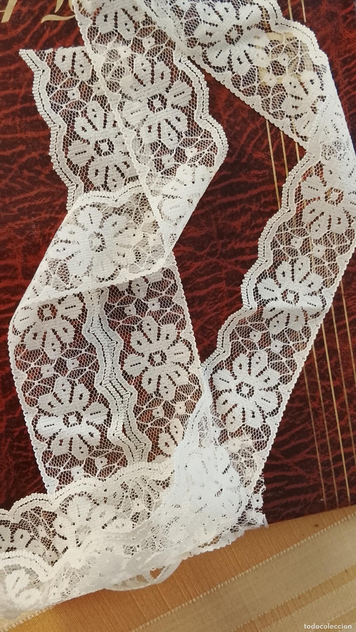 Antiquit&auml;ten: ENCAJE ANTIGUO TUL BORDADO PARA TOCADO DE VIRGEN DE VESTIR 96X3,5 CM SEMANA SANTA PU&Ntilde;OS