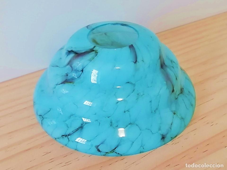 Antig&uuml;edades: ANTIGUA TULIPA AZUL JASPEADA
