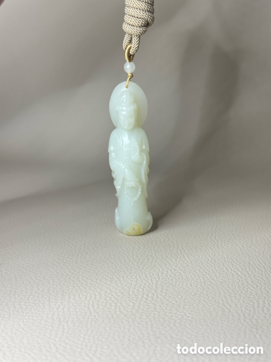 Antig&uuml;edades: Efigie de Guanyin en jade blanco 'zilia' de Hetian, Sinkiang