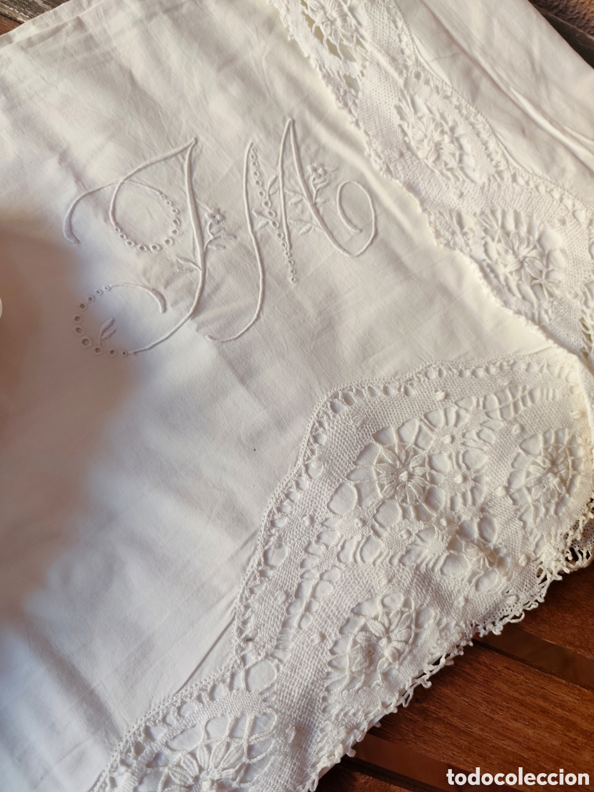 Antig&uuml;edades: Precioso antiguo juego sabana matrimonio con fundas almohadas. Bordado y puntilla encaje