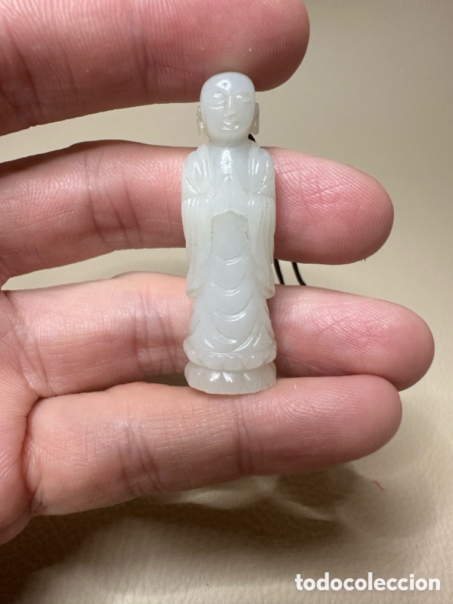 Oggetti Antichi: Colgante del Bodhisattva Ksitigarbha en jade blanco de Hetian, Sinkiang