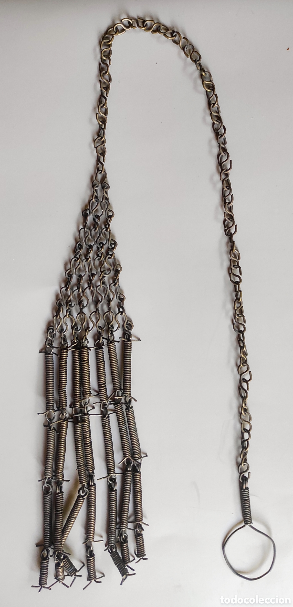 Antig&uuml;edades: Silicio para monja. Siglo XIX-XX.