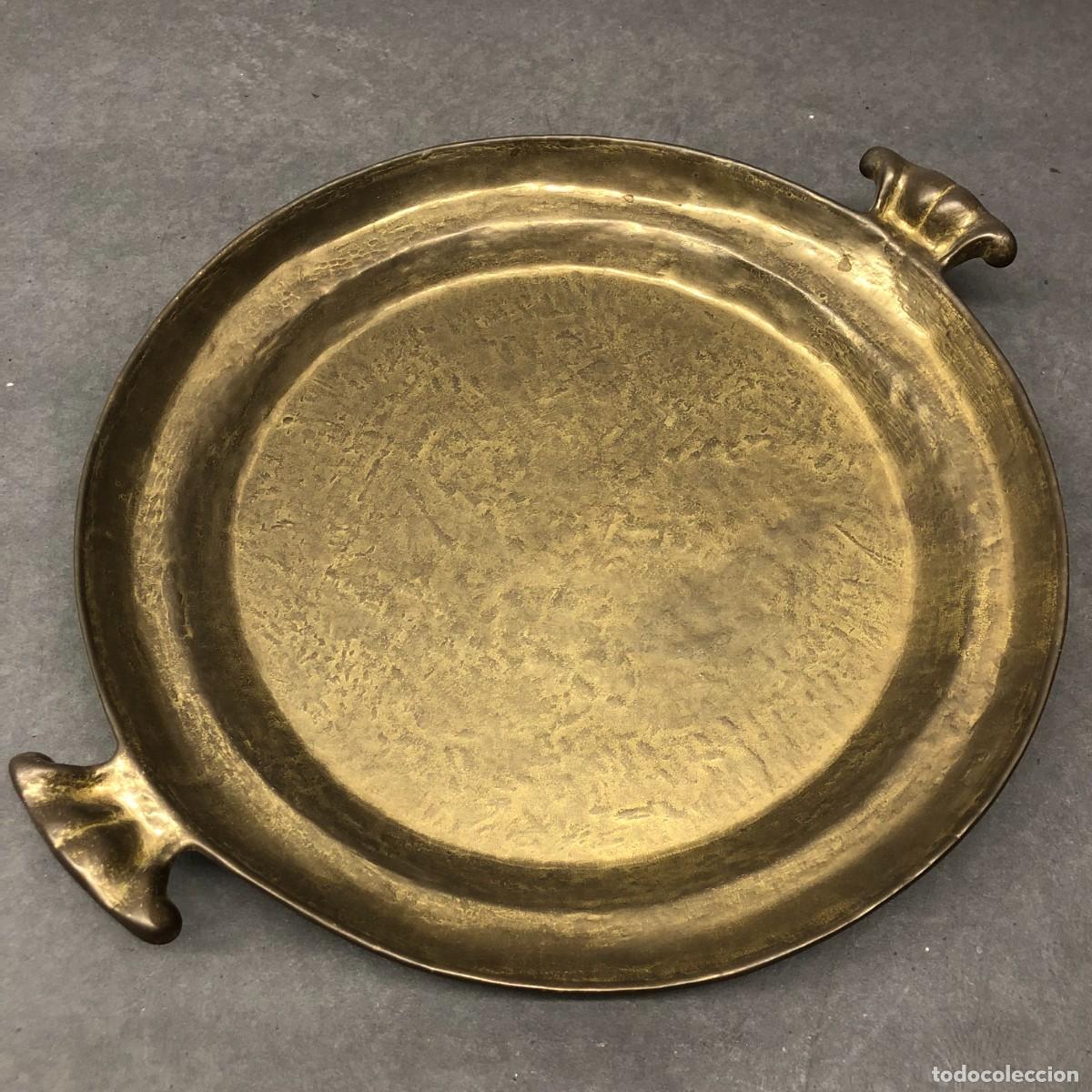 Antig&uuml;edades: ANTIGUA BANDEJA O FUENTE - DE LAT&Oacute;N O BRONCE BATIDO - ESTILO R&Uacute;STICO - 31,5 CM &Oslash; / 483