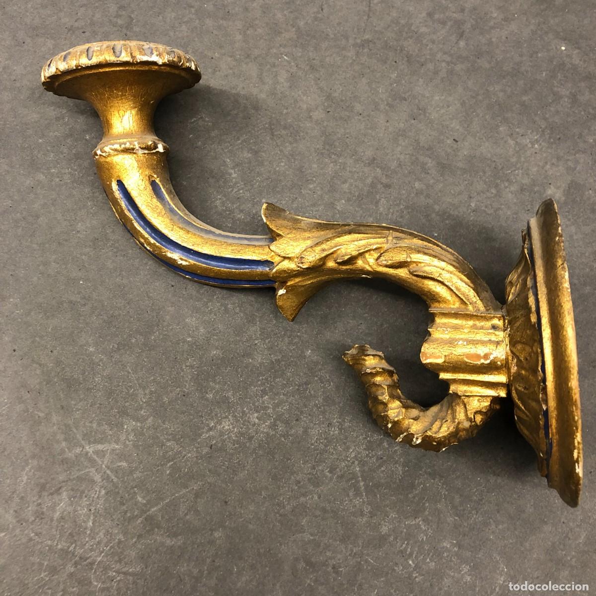 Antig&uuml;edades: BRAZO DE APLIQUE DE PARED ANTIGUO - DE MADERA TALLADA Y DORADA - 20 X 21 CM / 485