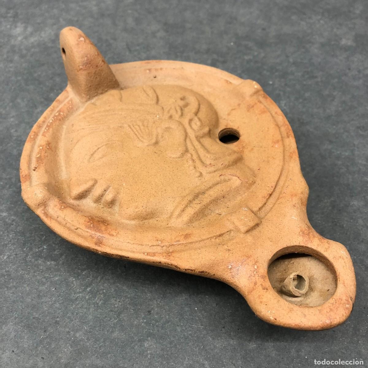 Antig&uuml;edades: ANTIGUA LUCERNA - LAMPARA DE ACEITE - DE TERRACOTA - ROSTRO EN RELIEVE - 19,5 X 3,5 CM / 496