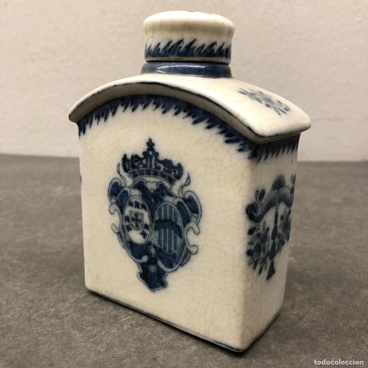 Antig&uuml;edades: ANTIGUA FRASCA, LICORERA O BOTE DE T&Eacute; - DE LOZA ESMALTADA CRAQUELADA - ESCUDO - 13,5 X 10 CM / 500