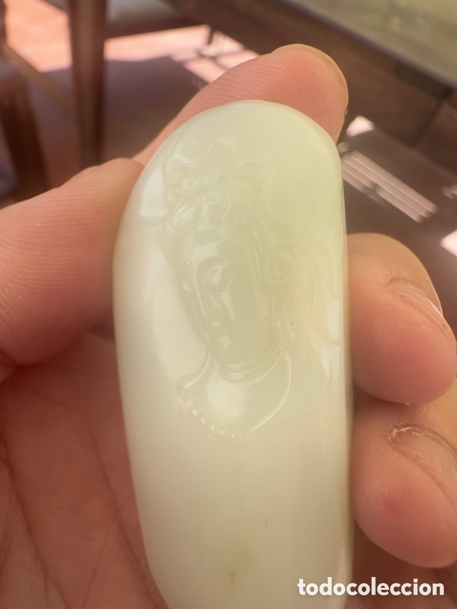Antig&uuml;edades: Colgante de Guanyin en jade blanco