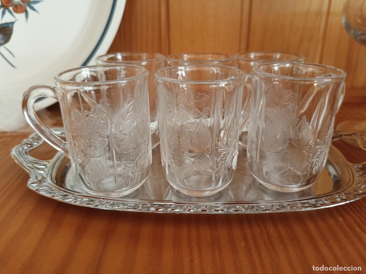 Antig&uuml;edades: Bandeja con 6 jarritas para chupitos cristal Portugal