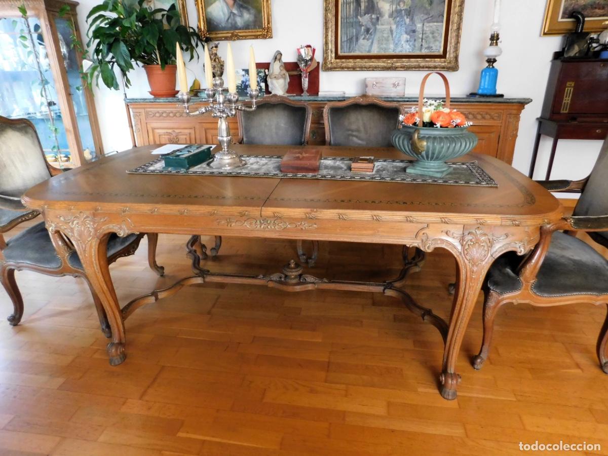 Antig&uuml;edades: Mesa de Comedor Extensible de Estilo Luis XV con Fiador Central