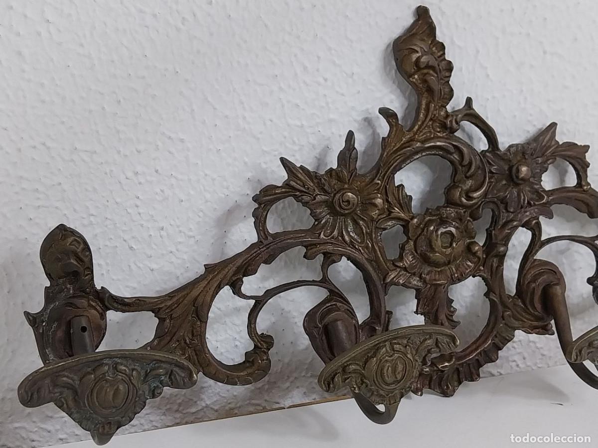 Antig&uuml;edades: Perchero de pared de bronce, estilo ornamental - Foto 2