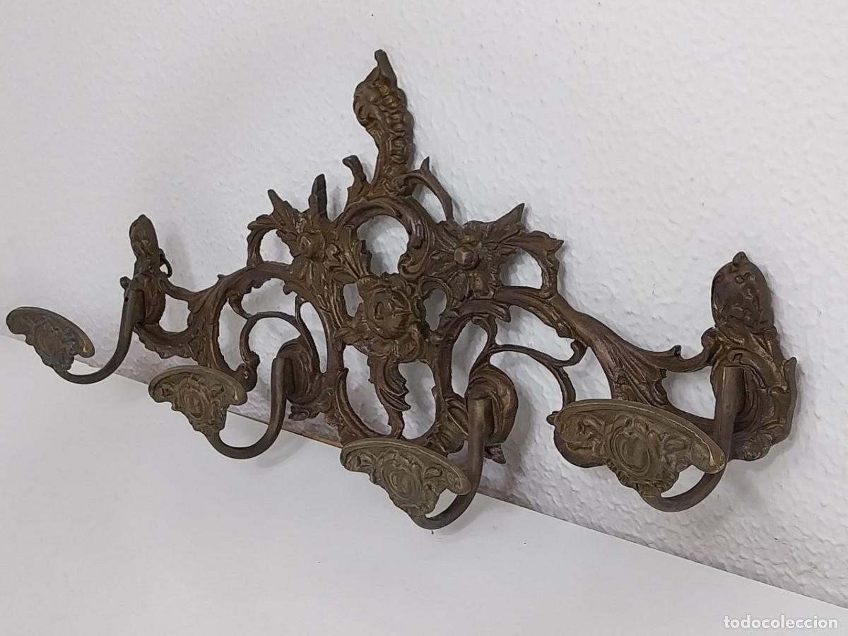 Antig&uuml;edades: Perchero de pared de bronce, estilo ornamental - Foto 3