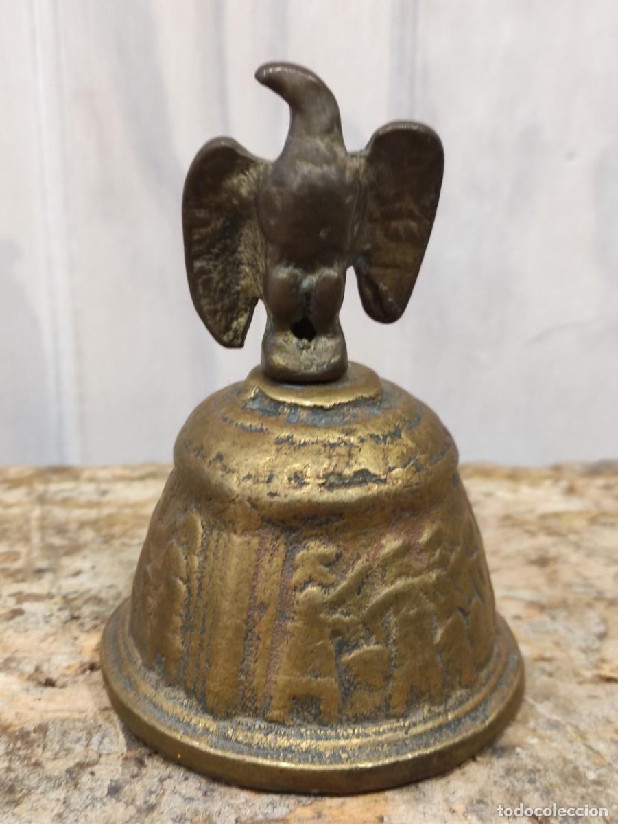 Antig&uuml;edades: Campana de bronce con aguila - Foto 2