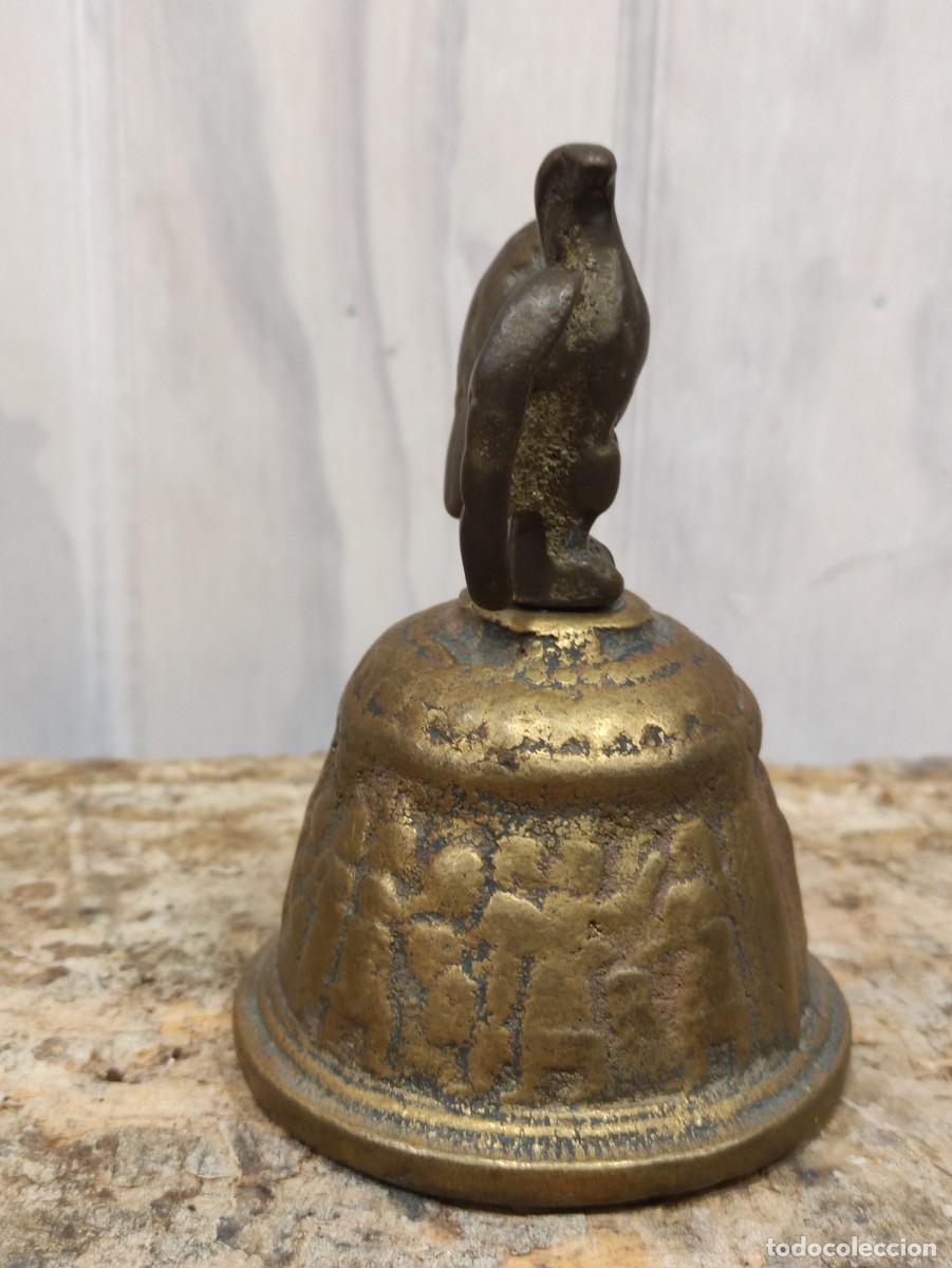 Antig&uuml;edades: Campana de bronce con aguila - Foto 4