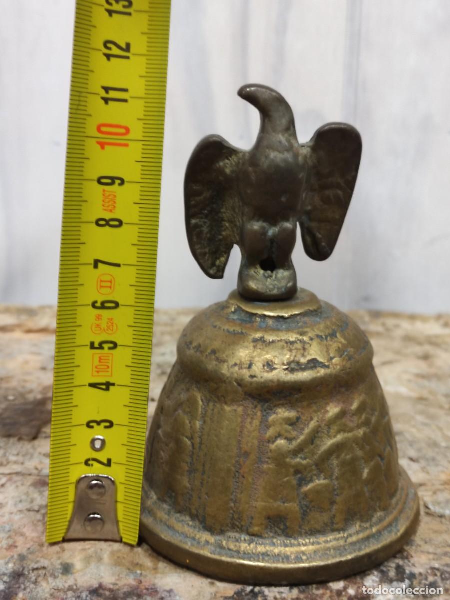 Antig&uuml;edades: Campana de bronce con aguila - Foto 6