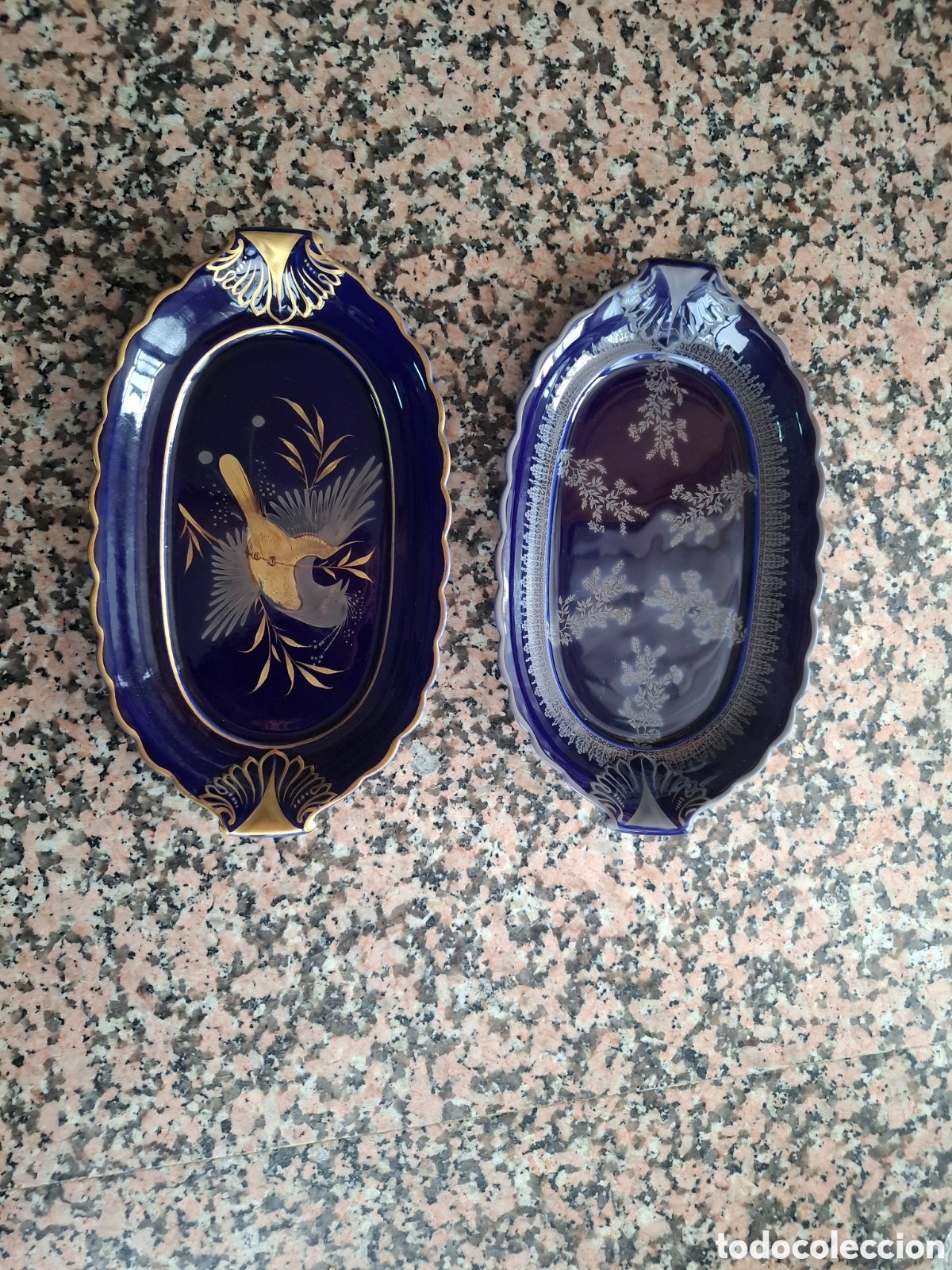 Antig&uuml;edades: Pareja de Bandejas de Pared Capeans Azul Cobalto y Oro