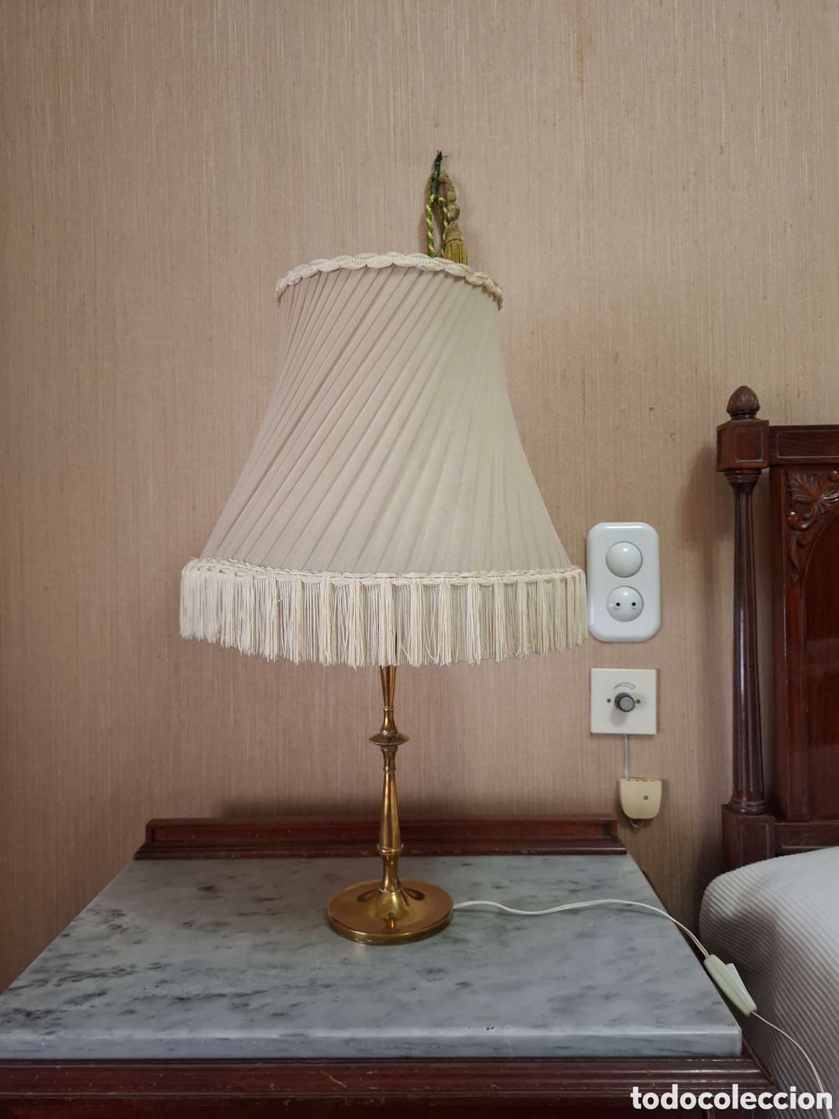 Antig&uuml;edades: Pareja de L&aacute;mparas de Mesita Vintage Lat&oacute;n y Flecos
