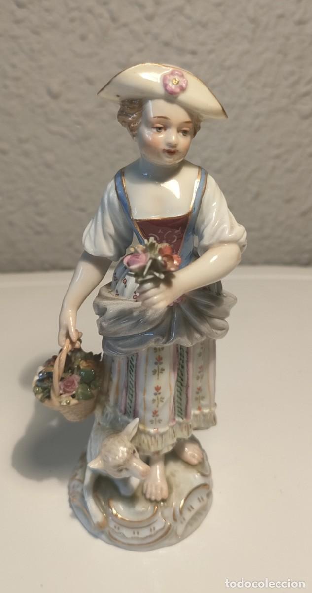 Antig&uuml;edades: Meissen &ndash; Figura &ldquo;Ni&ntilde;a jardinera&rdquo; con cesta de flores y oveja &ndash; Porcelana alemana &ndash; 12,5 cm