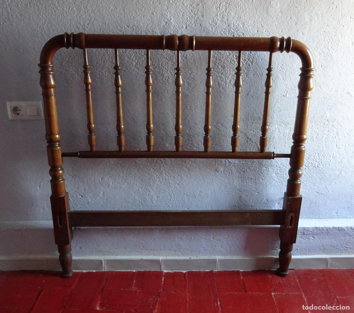 Antig&uuml;edades: CABECERO Y PIECERO DE MADERA TORNEADA &iquest;HAYA?. ANCHO 120 CM